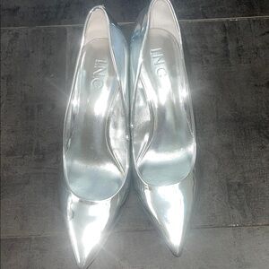 Silver heels, NWOB